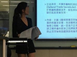 2ch：台湾出现惊人美人教师，巨乳黑长直、笑容可爱、喜欢穿超短裙