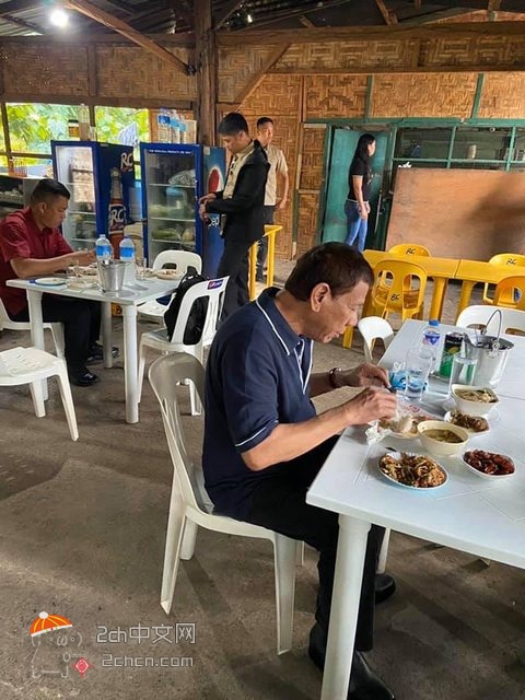 2ch：这就是菲律宾总统杜特尔特吃饭的情景