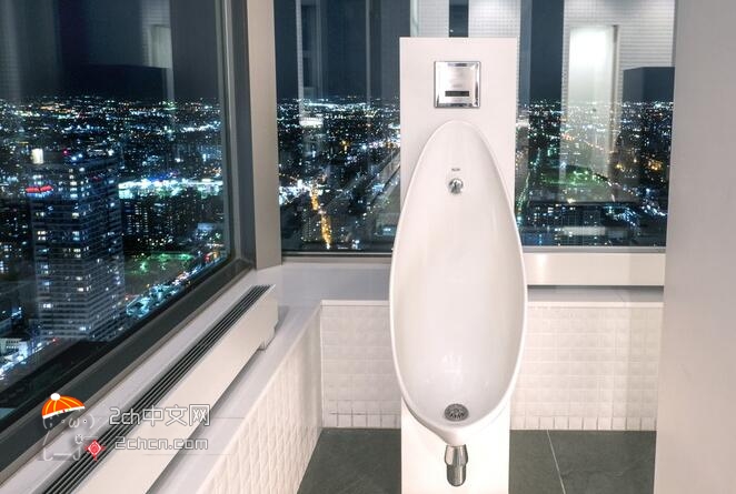 2ch：日本涩谷出现新型透明公厕，可以从外面看到里面