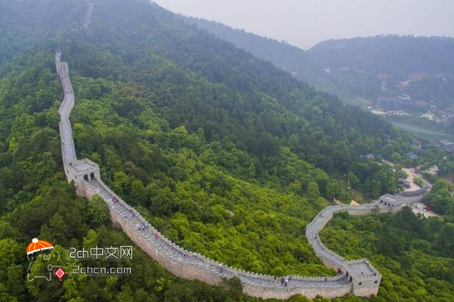 2ch：中国农村花15亿日元建设4km山寨版万里长城