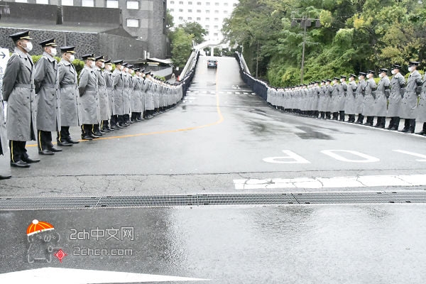 2ch：【悲报】日本前首相中曾根康弘的葬礼上大量自卫队员排列整齐，像北朝鲜一样好恶心