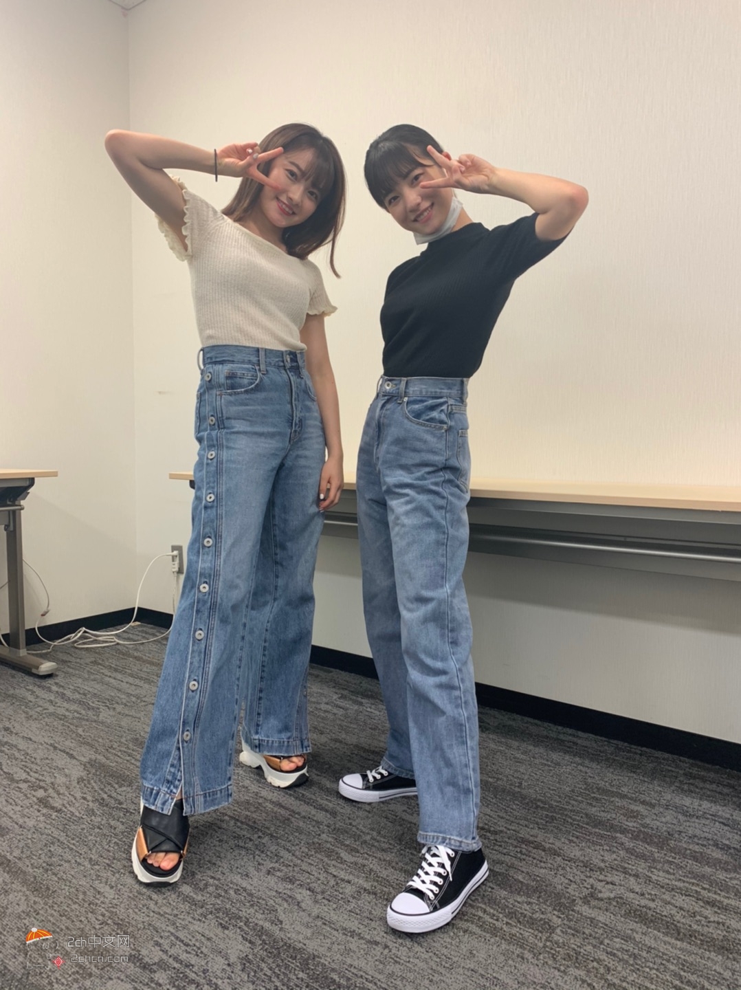 2ch：【谜】最近日本妹子之间流行的这种裤子叫什么？