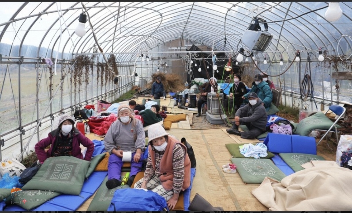 2ch：日本轮岛市让住不进避难所的90多岁女性睡在塑料大棚里