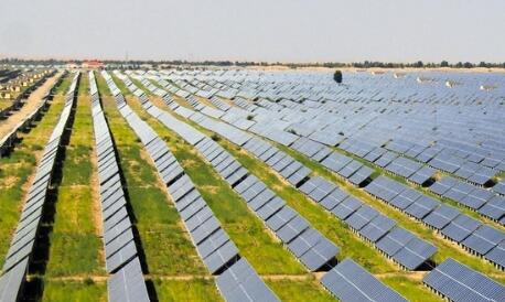 2ch：中国人「在日照多，土地便宜的沙漠里安装太阳能板就能赚大钱！」结果，阴凉处开始长草……