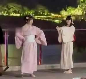 2ch：重庆两女子穿和服跳舞，引发路人愤怒声讨